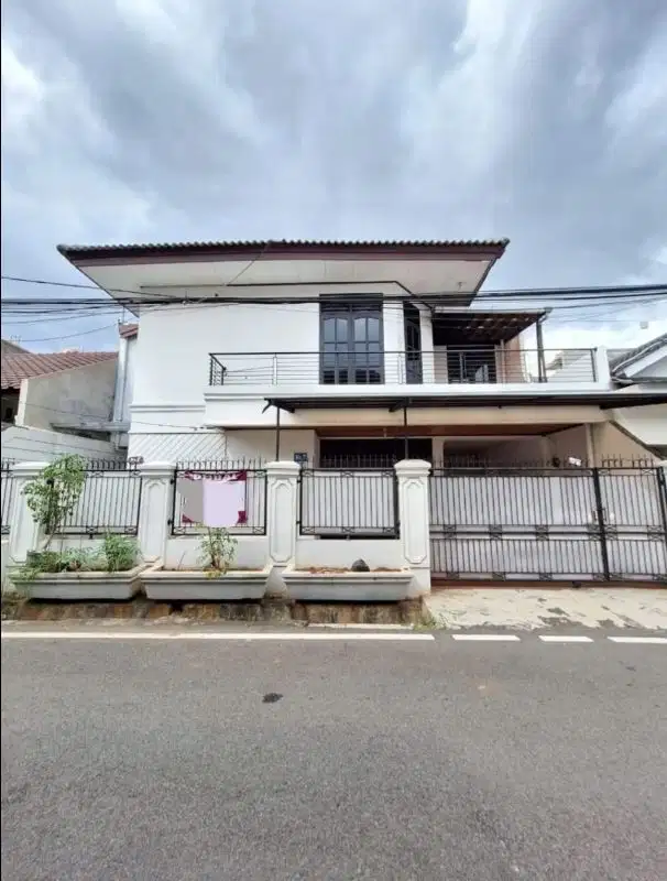 Rumah di kawasan elite Rawamangun 180 m