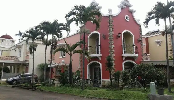 Dijual rumah bagus di Parahyangan Rumah Villa di Gegerkalong Bandung