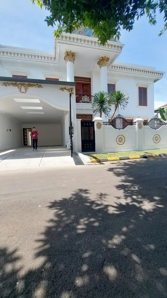 Rumah Mewah Dengan Pool Di Puspita loka BSD Siap Huni