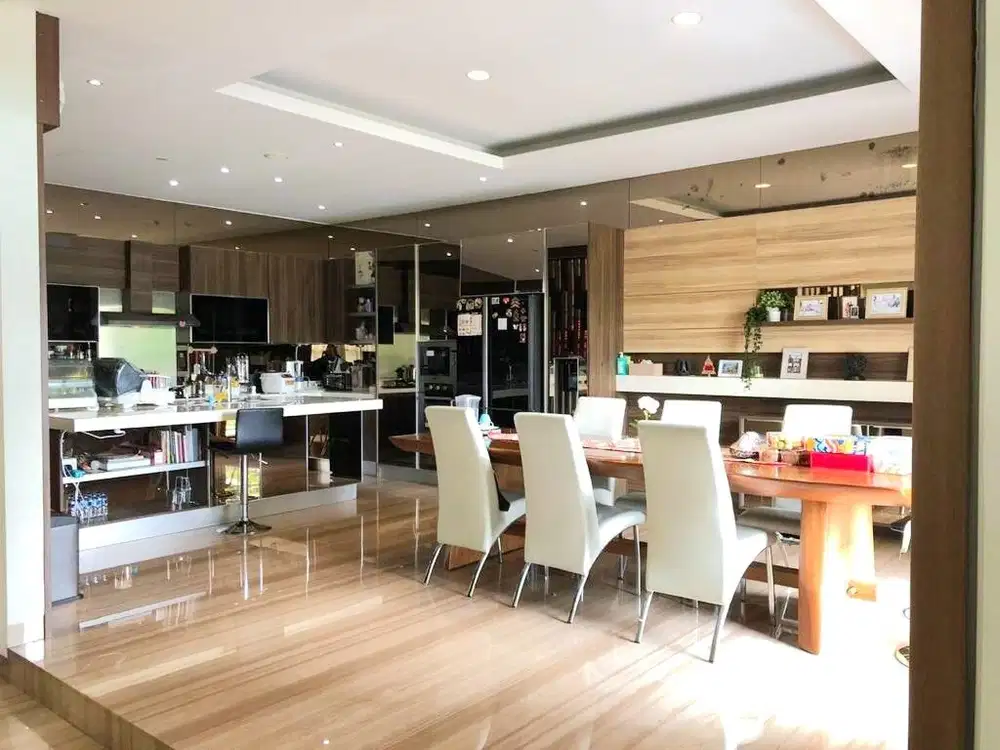 Rumah Mewah PIK Hoek 18x25 4+1+3 Balcon Full Furnish Full Marmer Italy