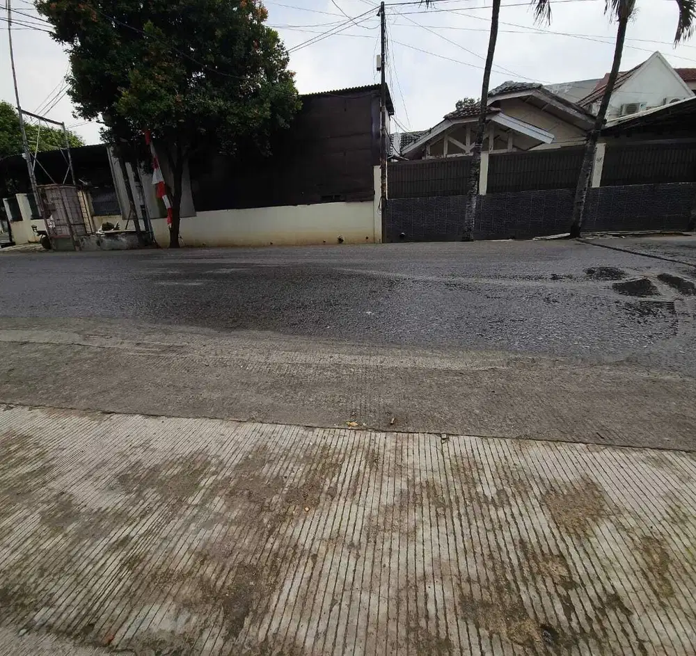 Di Jual Rumah Tua Hoek Serpong