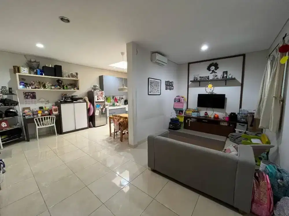 Rumah Greenwich Hyland BSD semi furnished rapi bagus ,murah