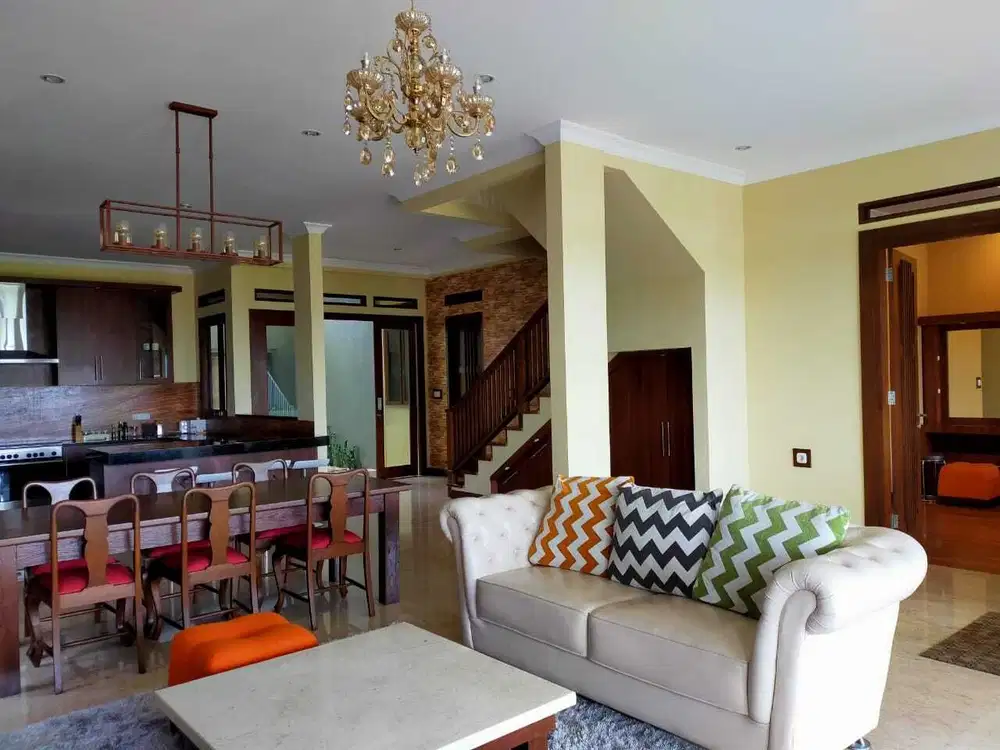 Rumah di Dago Pakar Permai dengan Halaman Luas dan View Kota