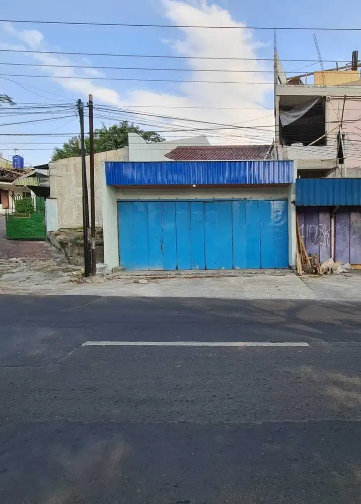 Ruko Strategis Siap Pakai di Jalan Letjen Sutoyo Banjarsari Solo