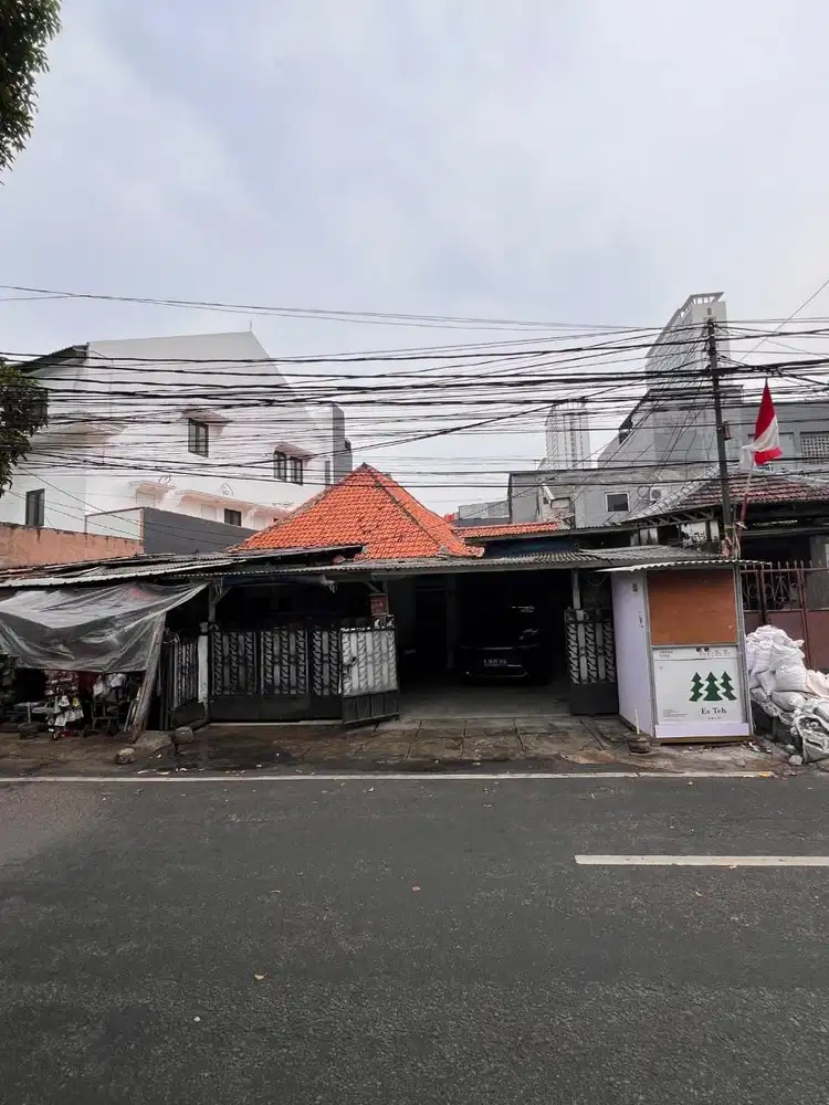 DIJUAL RUMAH STRATEGIS DEKAT PERKANTORAN DAN MALL DI SETIABUDI JAKSEL