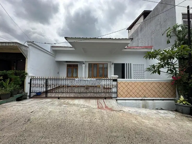Dijual rumah bari selesai renovasi dekat Tiptop, Tole Iskandar, Depok