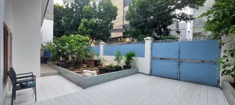 Dijual Rumah Luas dan Asri di Tanjung Duren Barat