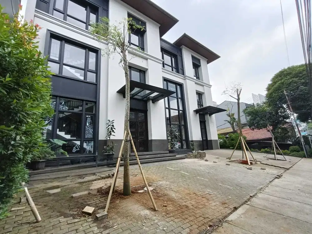 Ruang usaha lantai dasar disewakan lokasi elite Cipete Jakarta selatan