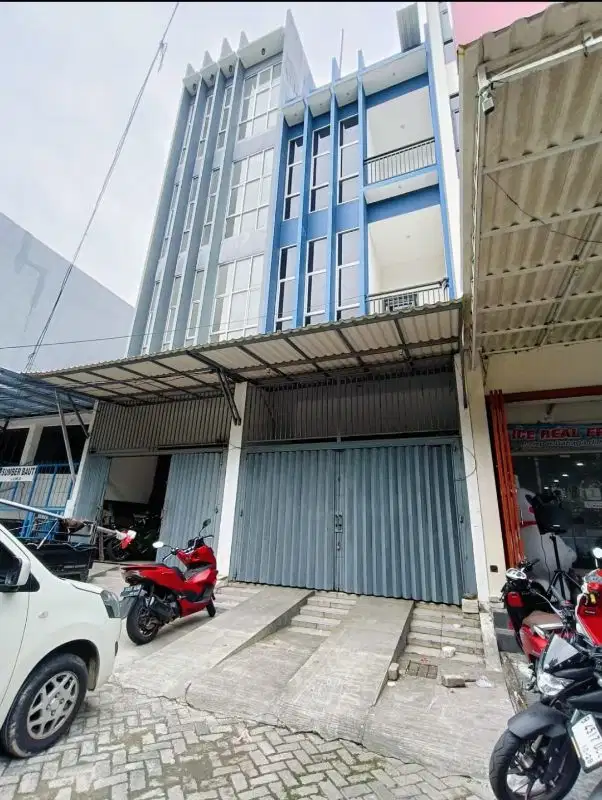 Ruko danau Sunter Utara pinggir jalan raya