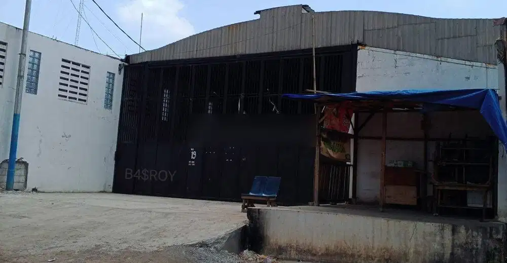 Gudang di Pinggir Jalan Raya Cakung Jakarta Timur