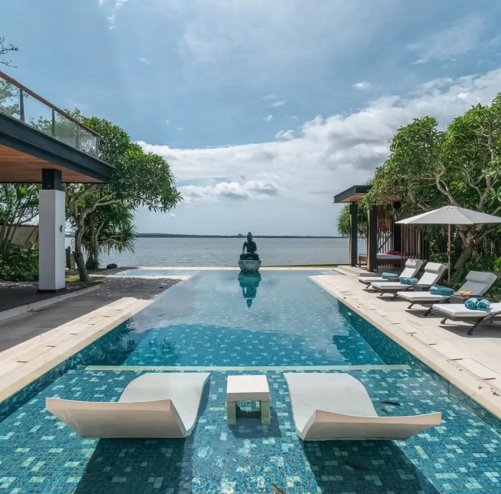 BEACHFRONT LUXURY VILLA FOR SALE AT NUSA DUA