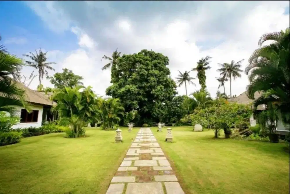 TANAH BONUS BANGUNAN VILLA LOKASI SEMINYAK 