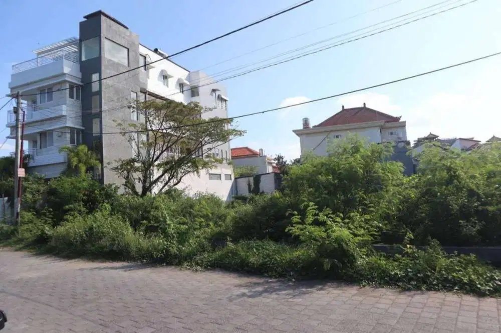 DIJUAL TANAH KOSONG DEKAT KE DOUBLE SIX BEACH SEMINYAK BALI