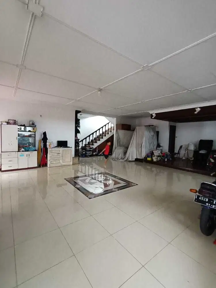 Rumah 2 Lantai di Jl. Gatot Subroto, Kota Bandung