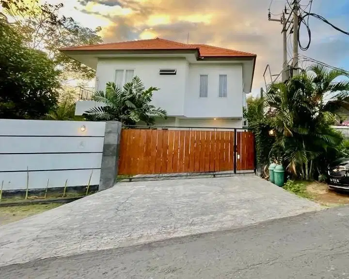 COMFORTABLE SPACIOUS VILLA IN THE HEART OF UMALAS KEROBOKAN