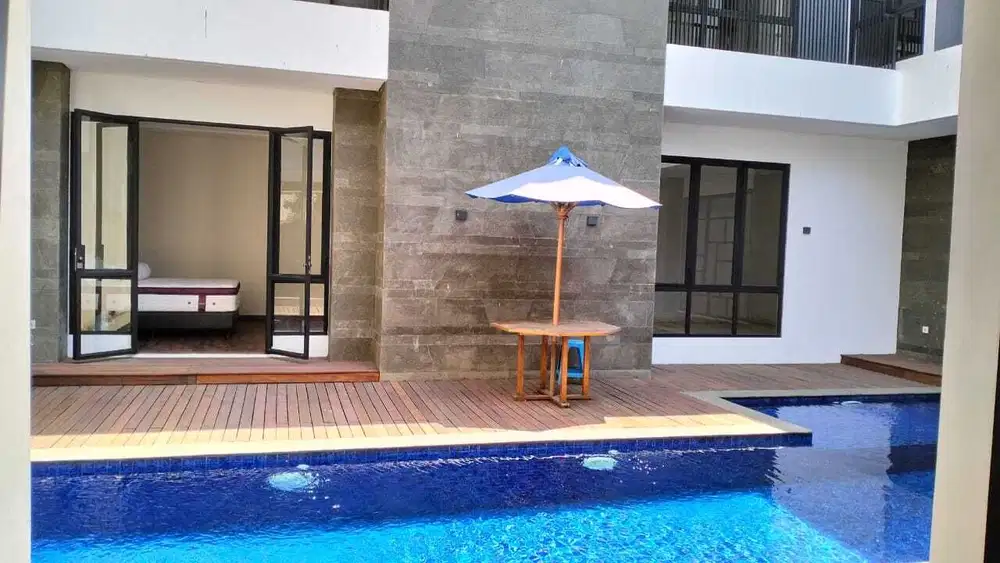 Emerald Cove Summarecon Serpong Tropical Modern Private Pool