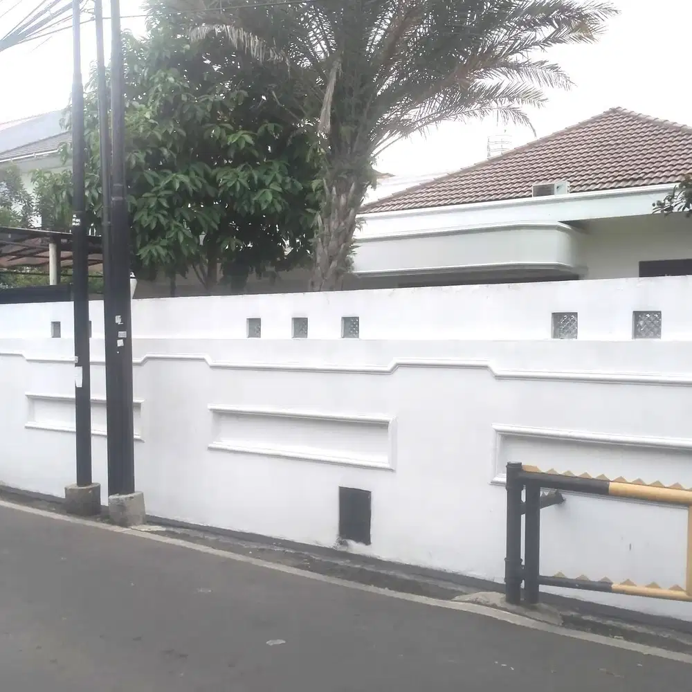 Rumah dijual di Cipete Kebayoran Baru belakang Citos halaman luas