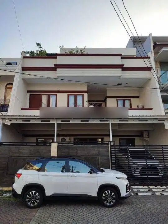 Rumah 3 lantai, 10x16, hdp selatan di Citra Garden 2