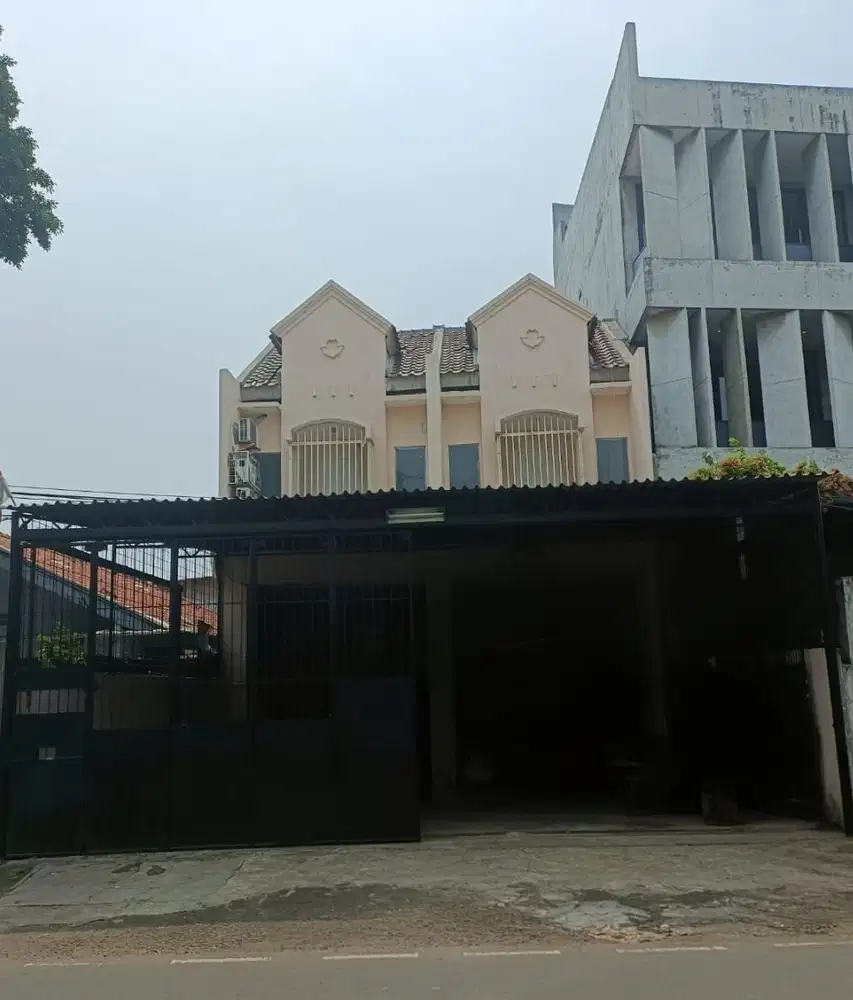 TURUN HARGA RUKO KOMERSIAL GANDENG 3 LANTAI DI JALAN UTAMA MERUYA JAKARTA BARAT