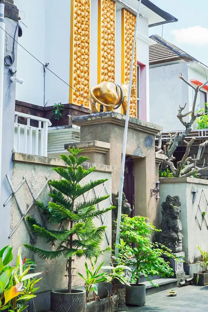 Buc rumah 2lt 205m2 ada pool furnish perum taman wedasari gatsu barat