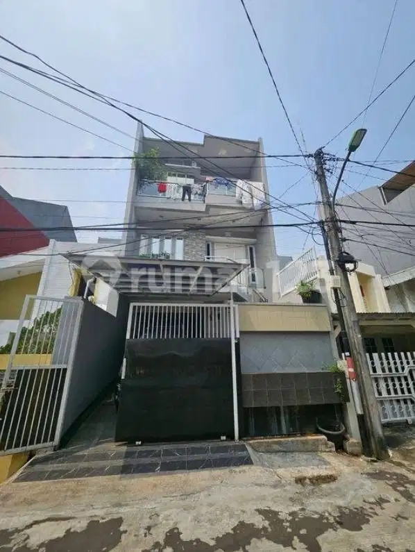 Turun Harga, Rumah 3 Lantai, Paradise 1, Semi Furnish, SIAP HUNI