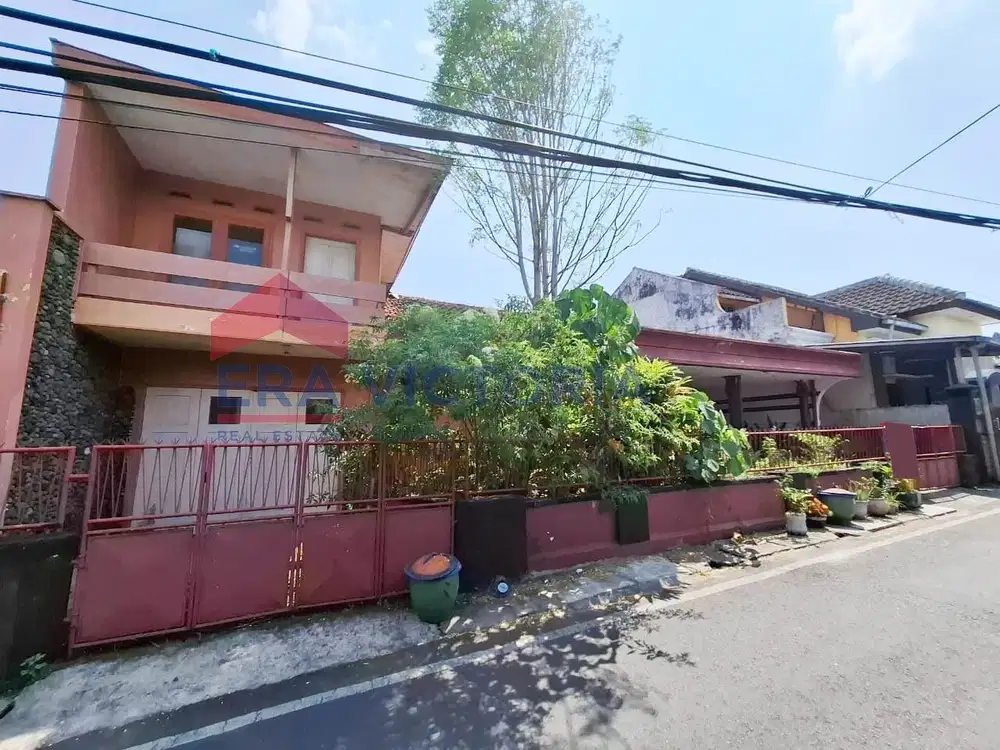 DISEWAKAN Rumah Besar & Luas, Siap Huni, Garasi Bisa 2 Mobil