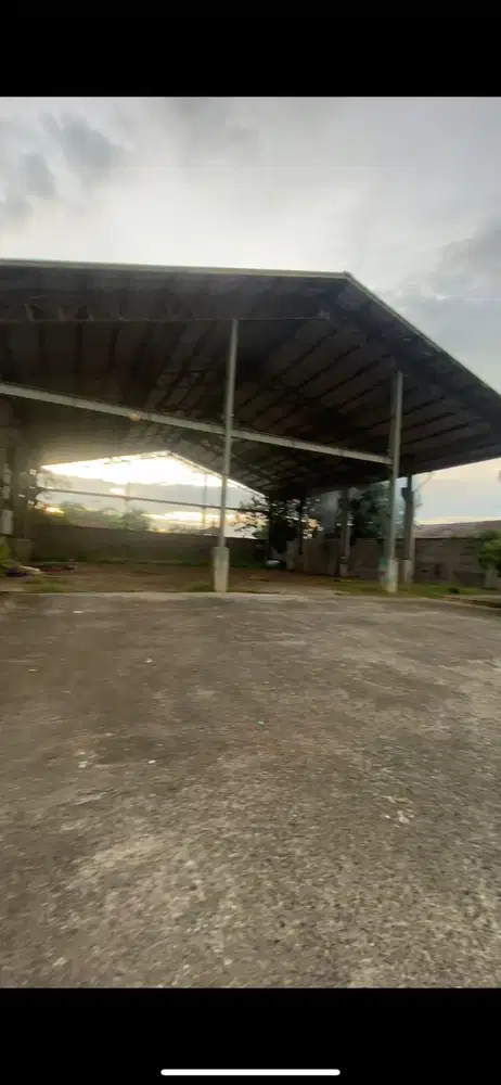 DISEWAKAN GUDANG POOL 1100 M2 LOKASI STRATEGIS DI LEGOK TANGERANG