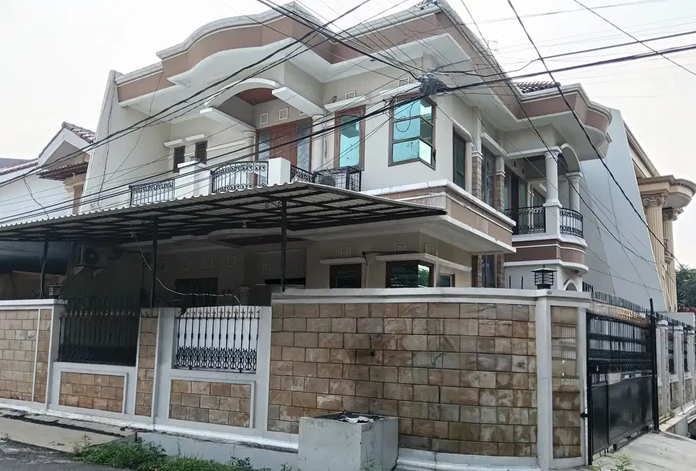 Rumah mewah Hoek dijual lingkungan tenang & favorit Sunter Jakarta