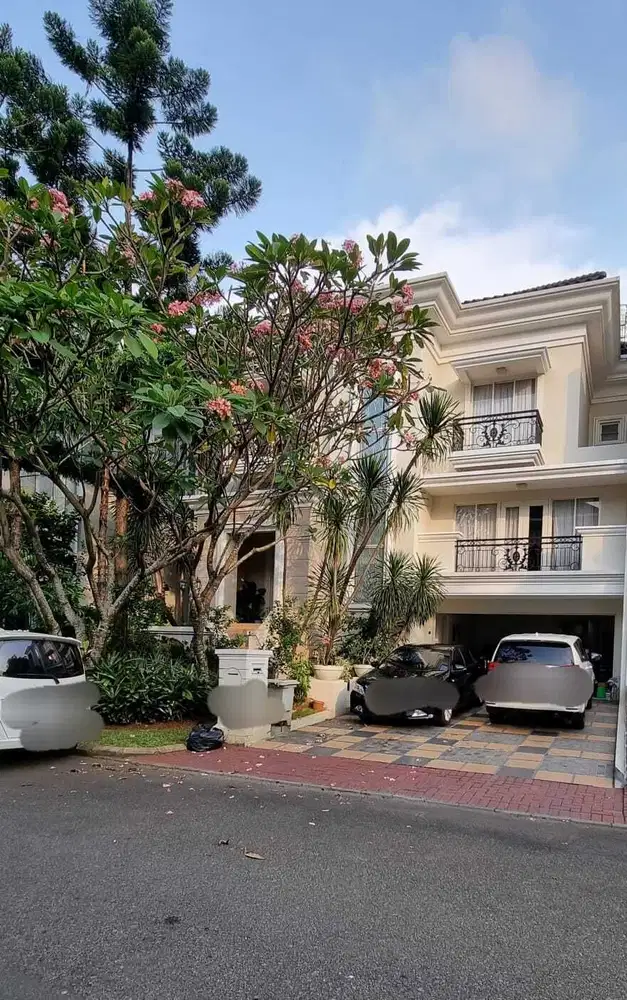 Dijual Rumah Mewah Cluster The Crown Phg Gading Serpong