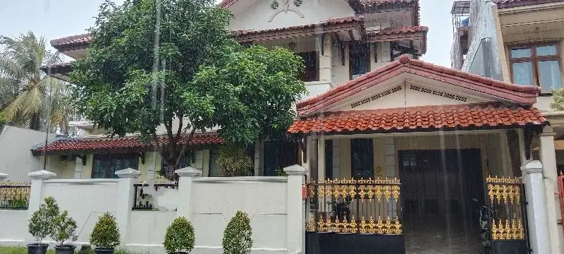 Dijual rumah mewah 2 lantai di Villa Indah Pajajaran