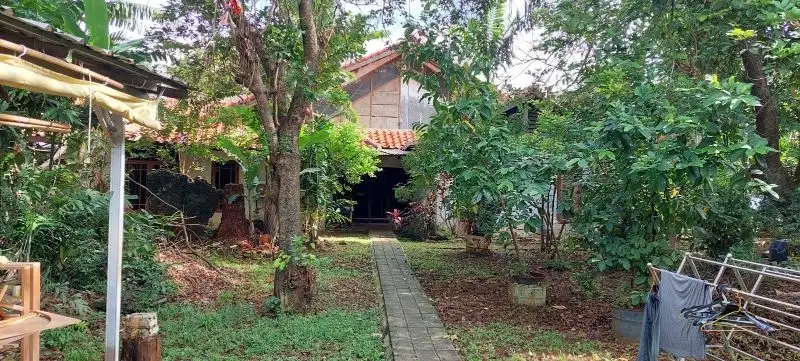 Dijual rumah tua dengan halaman yg  luas di pasar minggu, Jak Sel