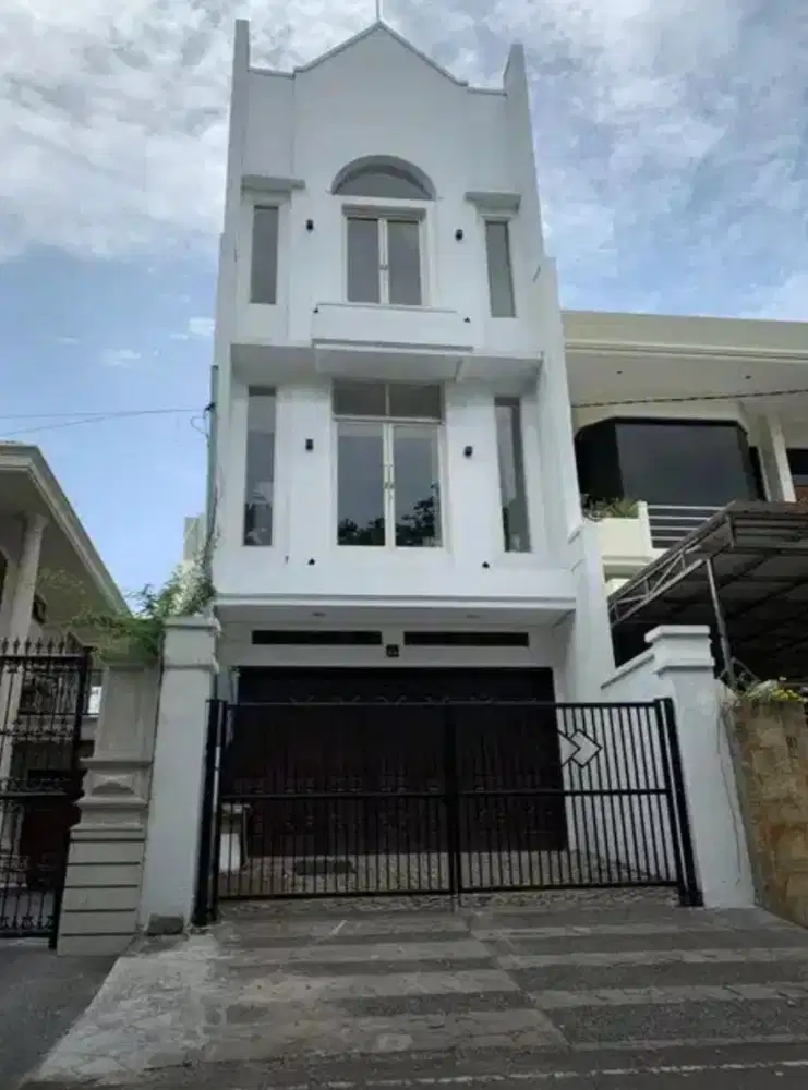 Rumah surabaya darmo satelit, dekat pakuwon pradah lontar citraland