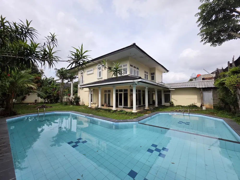 Dijual Rumah dengan Taman Indah di Jl.Melati Ampera Jaksel, Dkt Citos