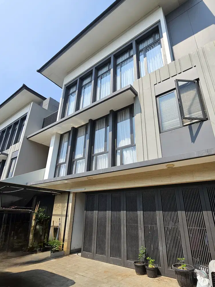 RUMAH 3 LANTAI FULL FURNISH ADA LIFT DAN KOLAM RENANG DI Cluster LakeWood TANGERANG | DIJUAL RUMAH PINTAR 4+1 Kamar Tidur SUDAH DILENGKAPI SOLAR PANEL