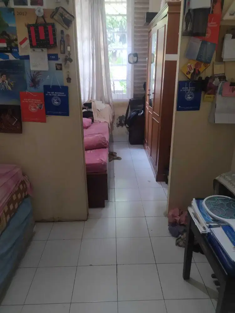 Di Jual Rumah Banjar Wijaya Tangerang.   LT = 93 M2 LB =73M2.  KT = 3