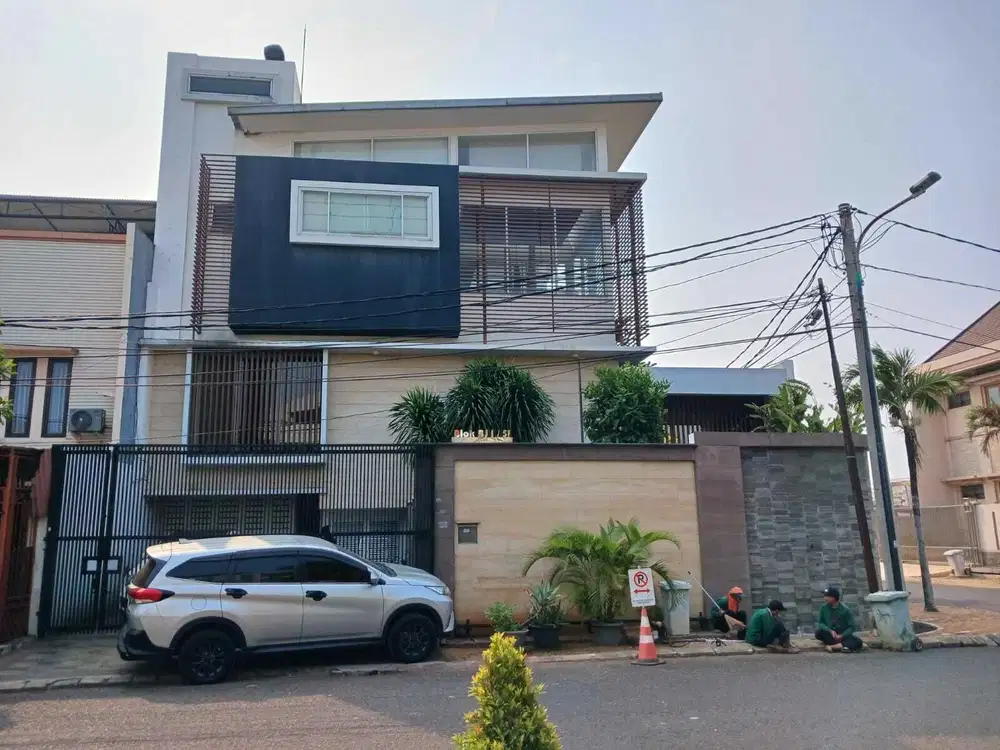 Rumah depan taman, 3 lantai, timur utara Citra Garden 2 ex