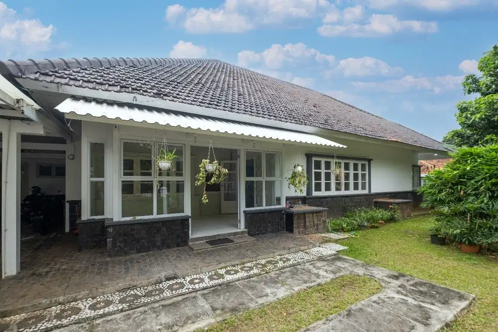 RUMAH KLASIK PAKUBUWONO STRATEGIS BISA UNTUK KANTOR SEKOLAH HUNIAN