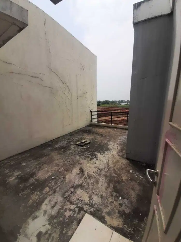 Disewakan cepat 3 lantai Ruko Symponi Harapan Indah Bekasi