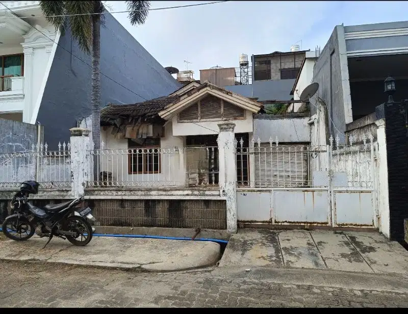 Rumah Sunter jalan 3 mbl hdp selatan dlm kompleks