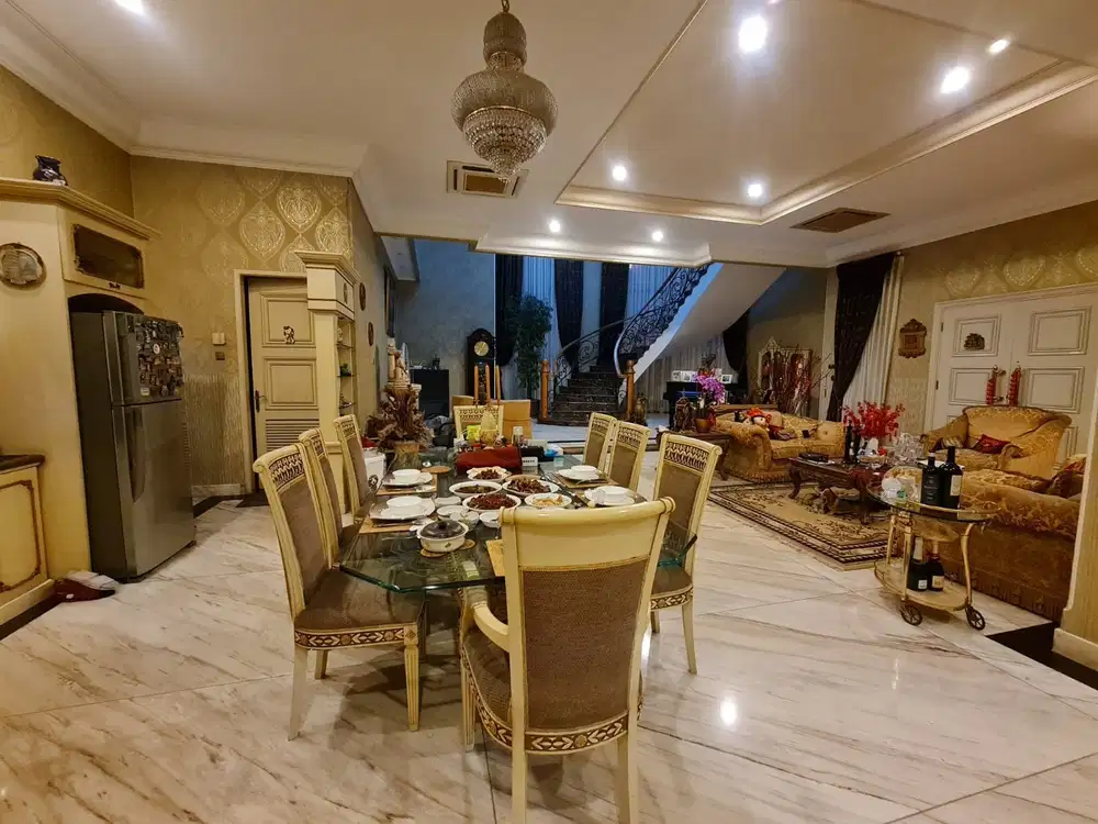 Rumah mewah 800m di PIK1 mediterania