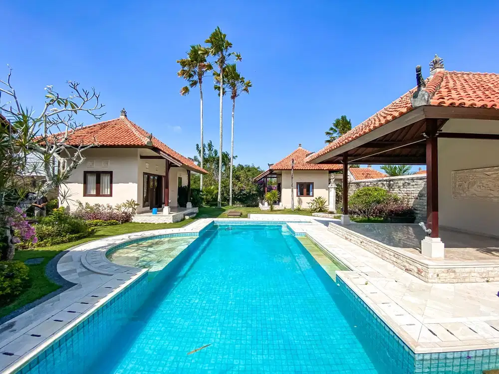 PRIVATE BALINESE STYLE VILLA AT ONE GATED AREA BENOA