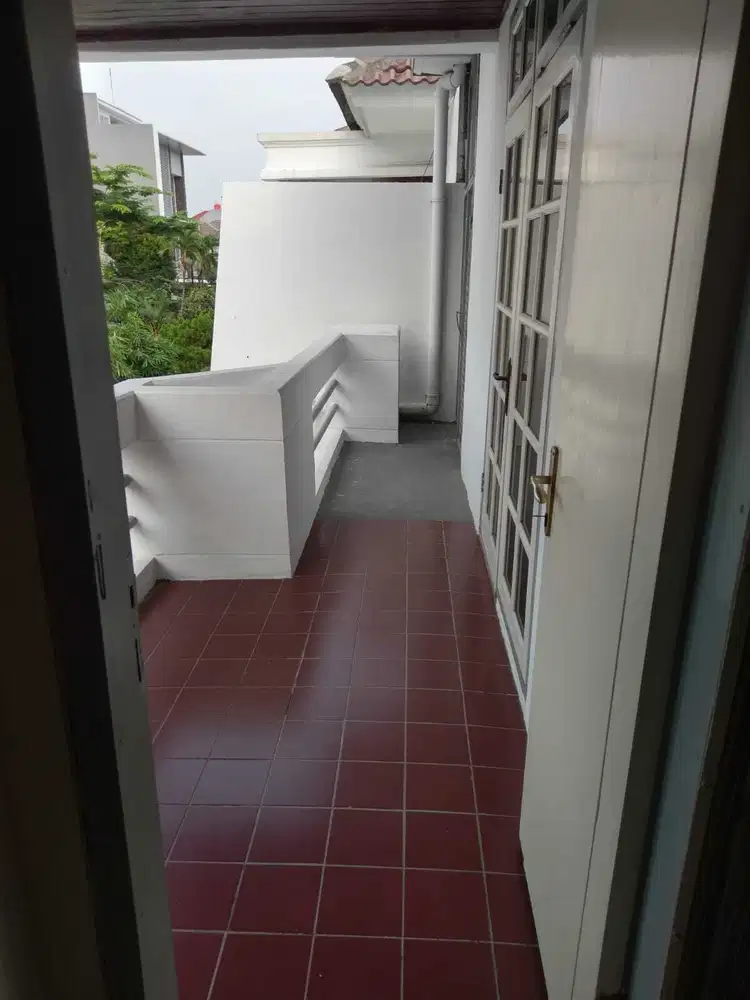 Rumah standard 2lt di Janur Elok - Kelapa Gading Jakarta Utara