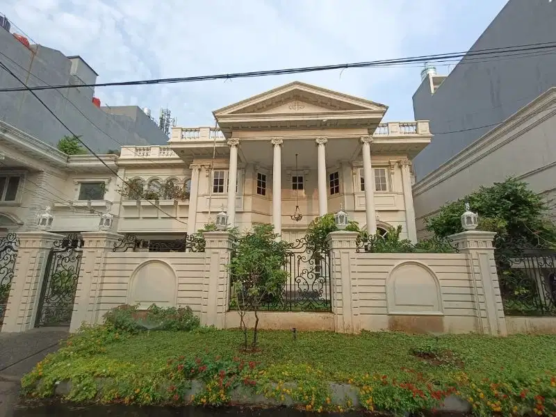 Rumah mewah di Sunter ada kolam renang