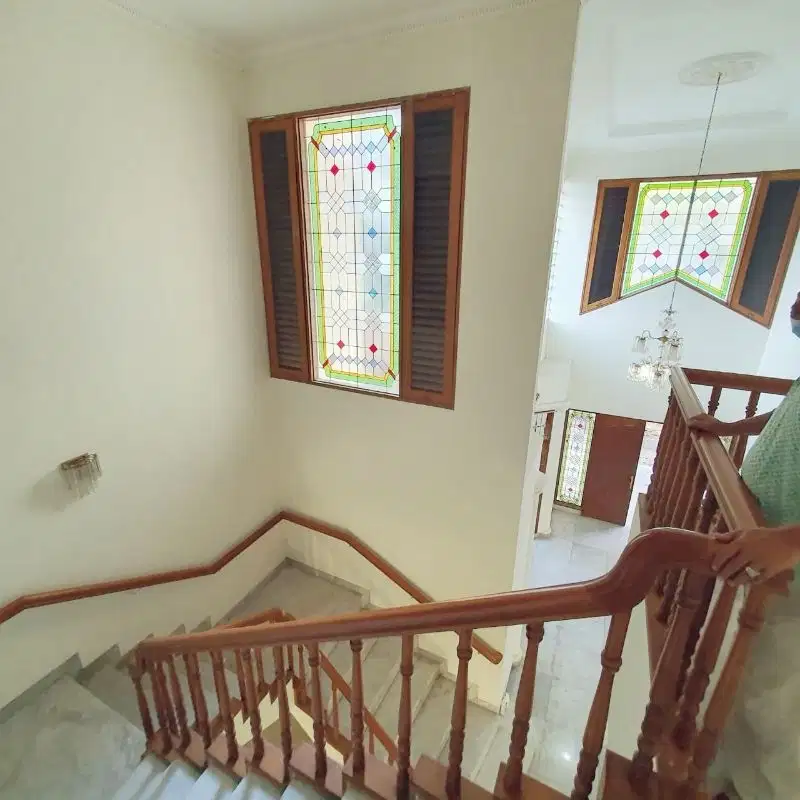 Rumah Menteng 2 Lantai Bagus Siap Huni