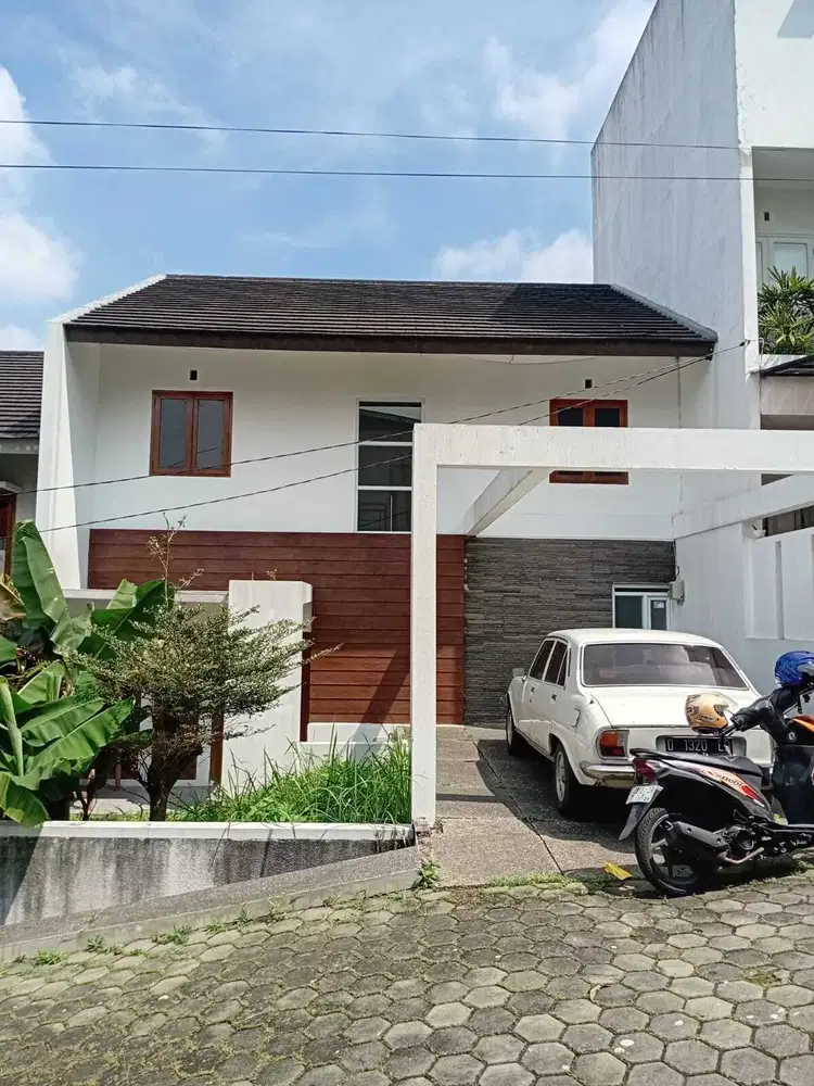 Dijual Rumah 2Lantai Dago Bandung