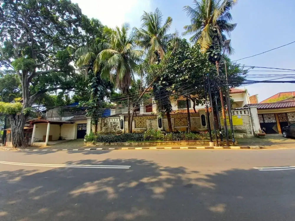 Disewa Rumah 2Lantai Di Jl. Brawijaya Uk700 sqm Best Price at Jaksel