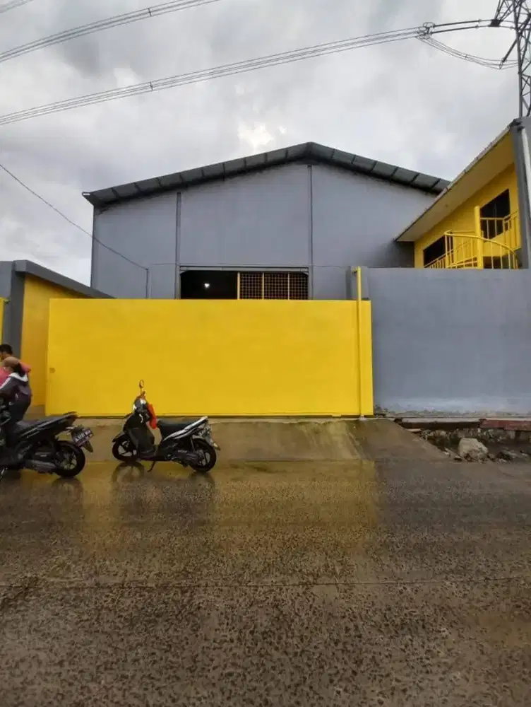 Gudang 600 m² Zona Pergudangan Cipondoh Dijual Cepat