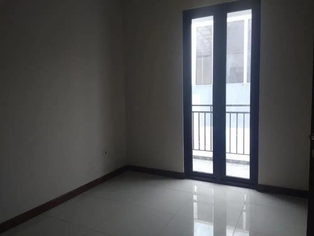 Disewakan rumah bagus siap huni di cluster Asia tropis harapan indah