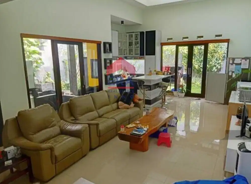 Rumah minimalis di Singgasana Pradana Lokasi premium Siap huni