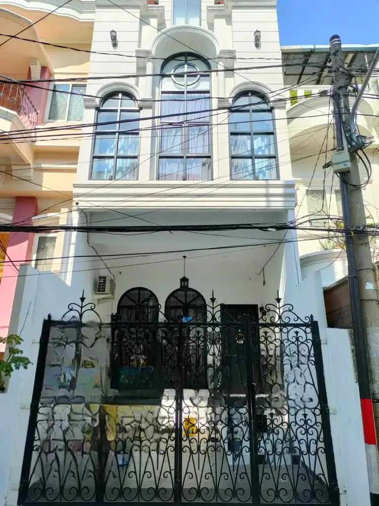 Rumah 3 lantai dijual semi furnished Klasik Eropa Modern Sunter